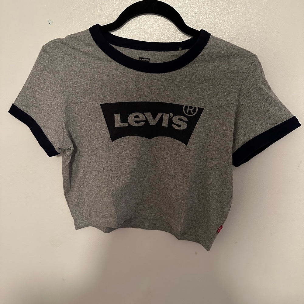 **Levi’s** crop t-shirt